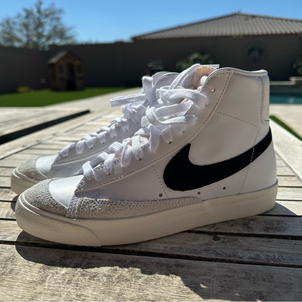 Flash sale!!!! New Nike Women’s  Blazer Mid ‘77 size 7.5